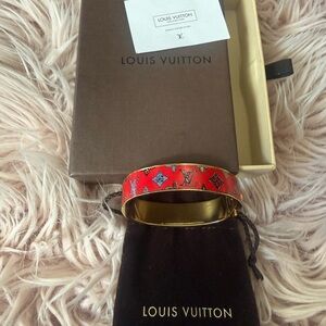 ❤️❤️❤️ sold out !!!Authentic Louis Vuitton Red and Gold Designer Bangle size M.